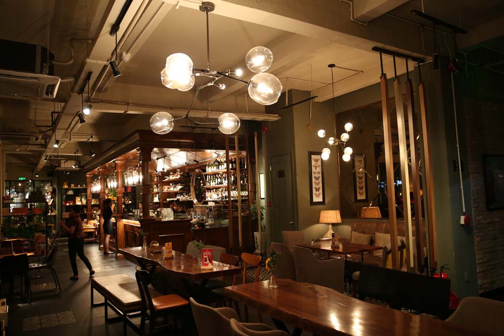 Đèn Trang Trí Và Nội Thất Quán Cafe Runam Bistro Đồng Khởi Quận 1