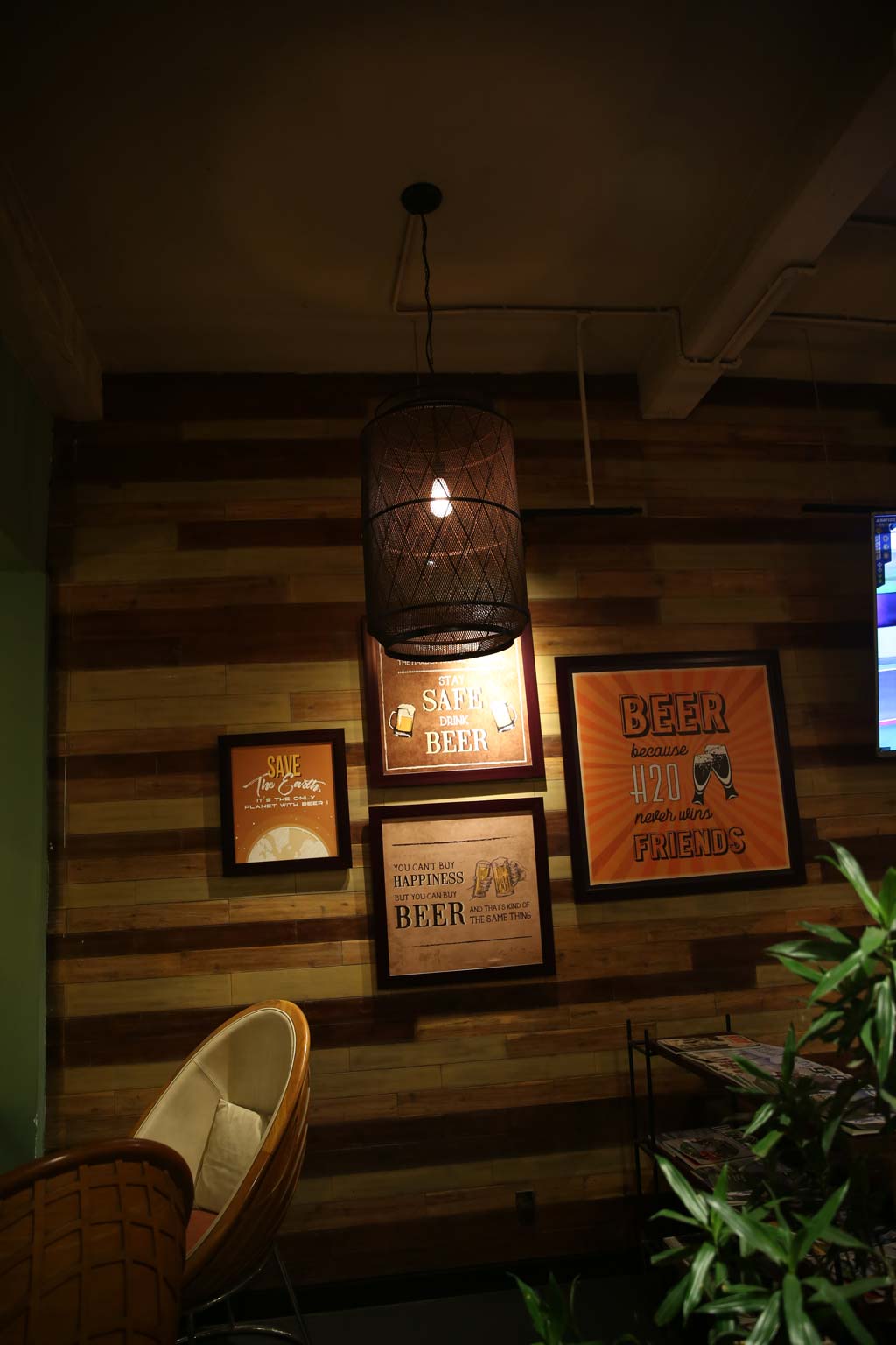 Đèn Trang Trí Và Nội Thất Quán Cafe Runam Bistro Đồng Khởi Quận 1