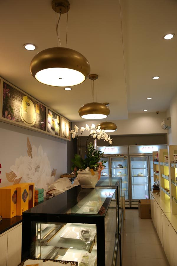 Đèn trang trí quán trà sữa