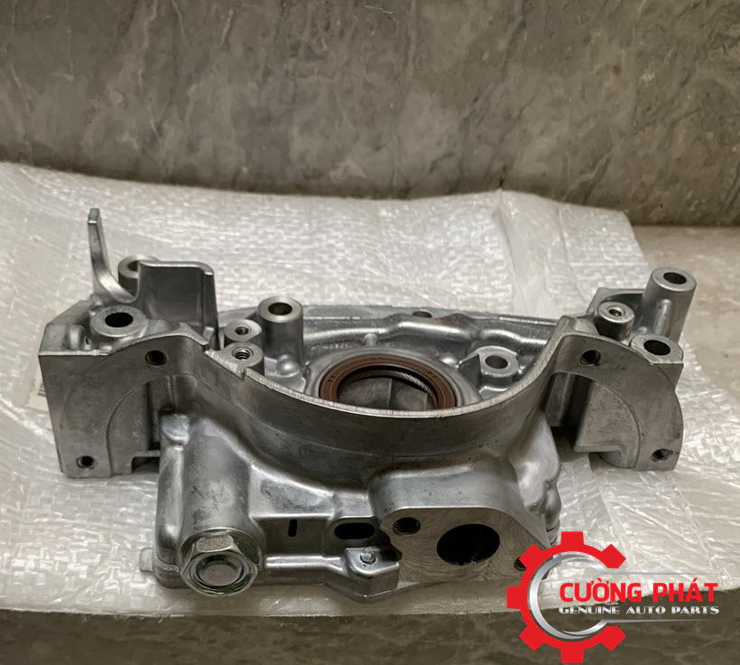 bom-dau-dong-co-Pajero-V73-V93 Góc chụp cận cảnh bơm dầu động cơ Pajero V73, V93
