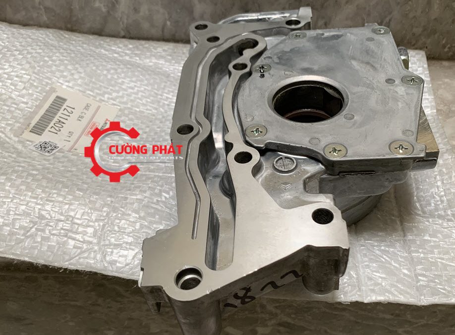 Cận cảnh bơm dầu động cơ Mitsubishi Pajero V73, V93