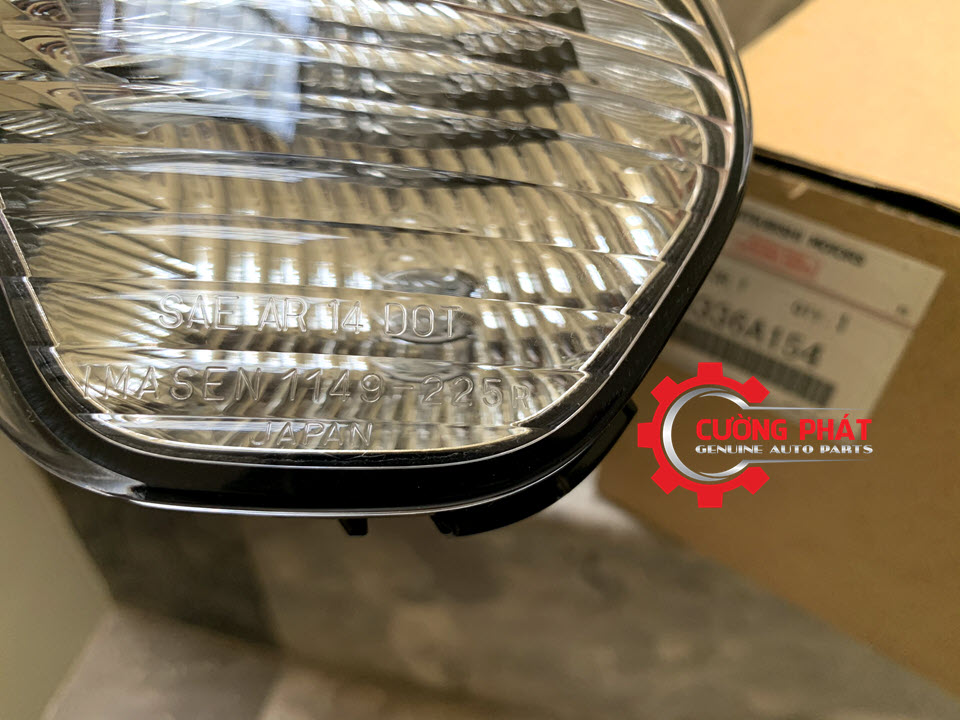 Den-can-sau-Mitsubishi-Outlander-8336A154-den-bao-lui(2) Chi tiết đèn báo lùi Outlander chính hãng