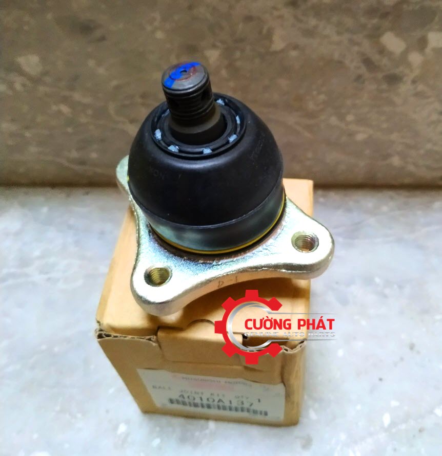 Rotuyn-dung-tren-Mitsubishi-Pajero-V73-V93-4010A137(2) Cận cảnh rotuyn đứng trên Pajero Sport, V73, V93