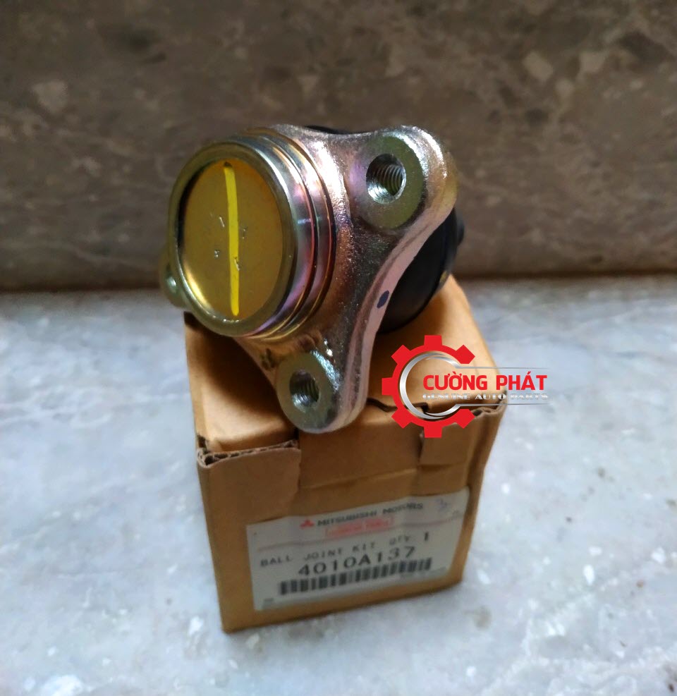 Rotuyn-dung-tren-Mitsubishi-Pajero-V73-V93-4010A137(6) Góc chụp chi tiết rotuyn đứng trên Pajero