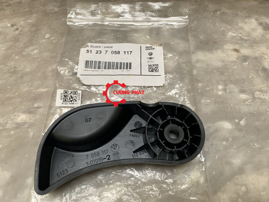 tay-giat-nap-capo-BMW-X5(1) Cận cảnh tay giật nắp capo X5
