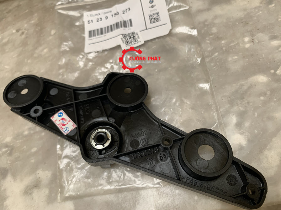 xuong-do-tay-mo-capo-BMW-X5 Cận cảnh xương đỡ tay mở capo X5 chính hãng