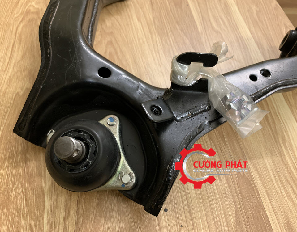 Cang-A-tren-Mitsubishi-Pajero-ngan-hang-V93-4010A139(3) Chi tiết cao su càng A Pajero ngân hàng