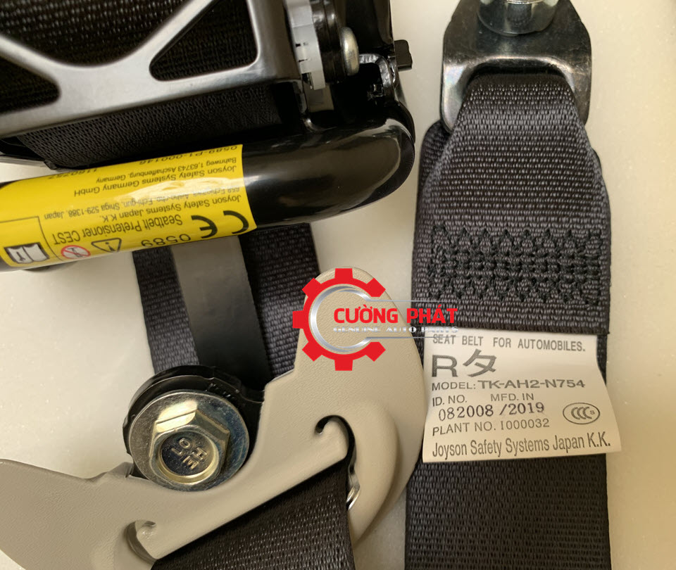 Day-dai-an-toan-truoc-Mitsubishi-Outlander-2016-2020-7000F321XA Chi tiết dây đai an toàn Outlander chính hãng