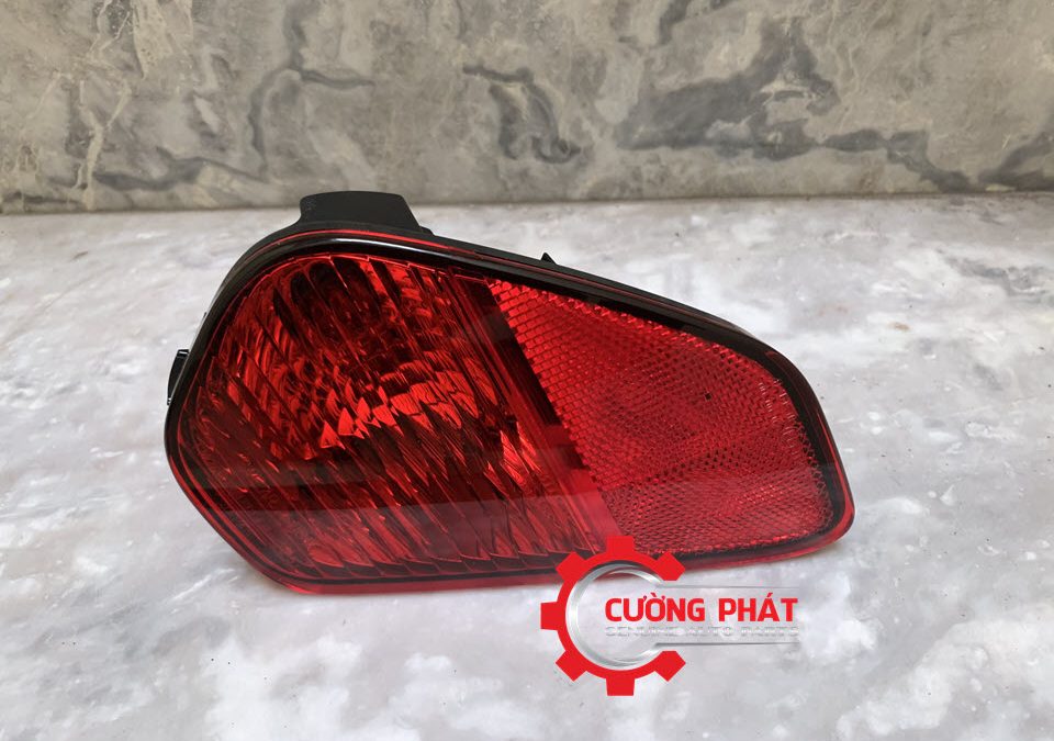 Hình ảnh đèn cản sau bên trái Mitsubishi Outlander chính hãng
