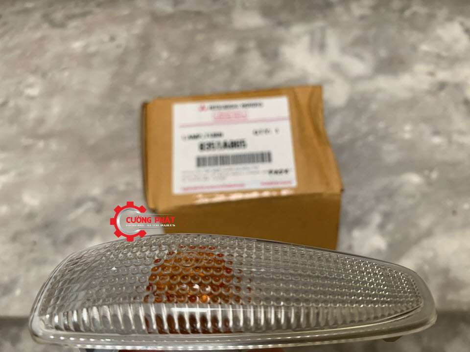 Den-xi-nhan-tai-xe-Mitsubishi-New-Triton-Attrage-8351A065(1) Cận cảnh mặt trước đèn xi nhan tai xe Attrage, New Triton chính hãng
