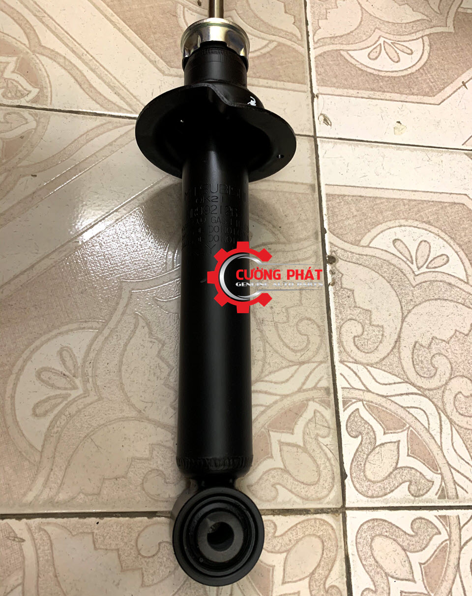 Giam-xoc-Mitsubishi-Pajero-V93-MR992126-phuoc-nhun(1) Cận cảnh phuộc nhún trước Pajero ngân hàng chính hãng