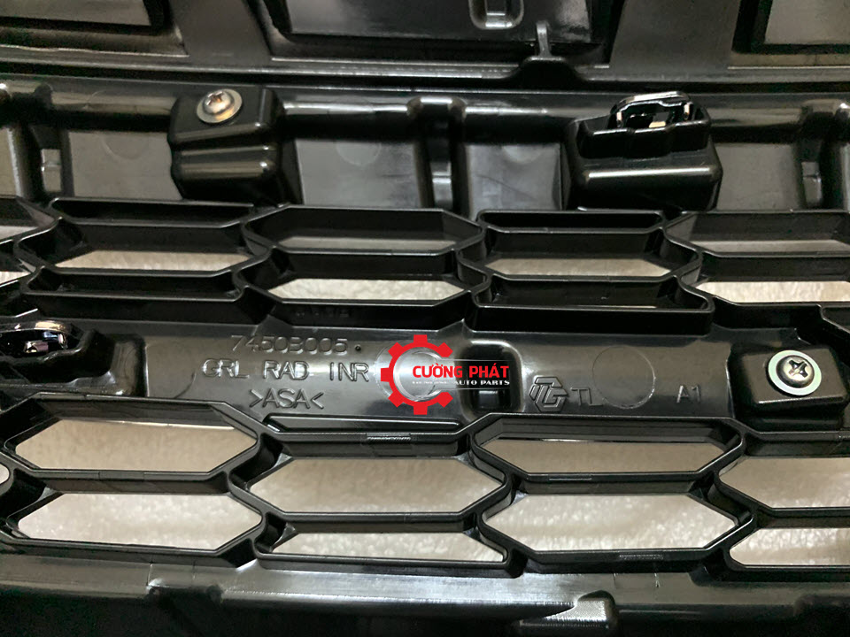Mat-ca-lang-Mitsubishi-Pajero-Sport-2018-7450A961(1) Chi tiết mặt sau ga lăng Pajero Sport 2018 chính hãng