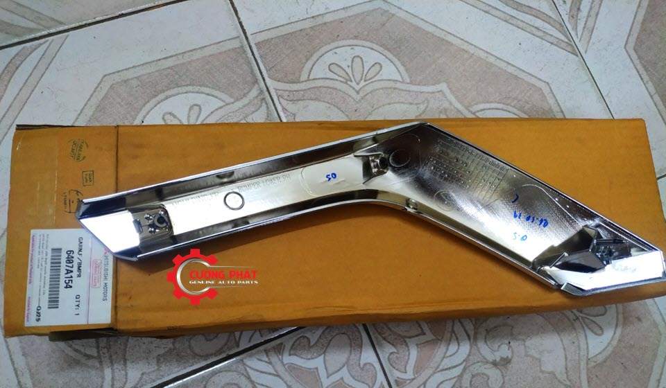 Nep-ma-Mitsubishi-Pajero-Sport-6407A154(1) Mặt sau nẹp mạ cản trước Pajero Sport chính hãng