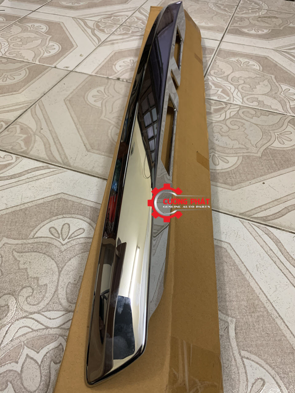 Hình ảnh nẹp mạ cốp sau Mitsubishi Attrage chính hãng
