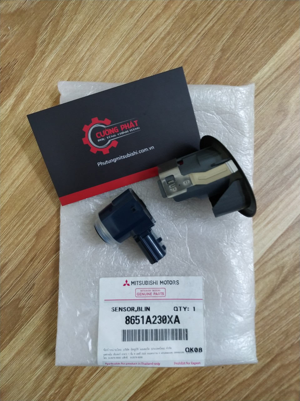 Cam-bien-va-cham-sau-Mitsubishi-Pajero-Sport-2018-8651A230XA(5) Cảm biến va chạm sau Pajero Sport 2018 chính hãng