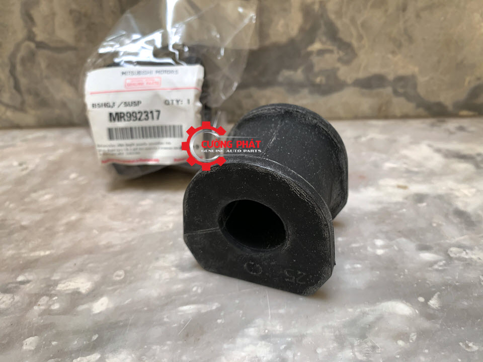 Cao-su-can-bang-truoc-Mitsubishi-Triton-2008-2014-Pajero-Sport-MR992317(1) Cận cảnh cao su cân bằng trước Pajero Sport, Triton 2008-2014 chính hãng