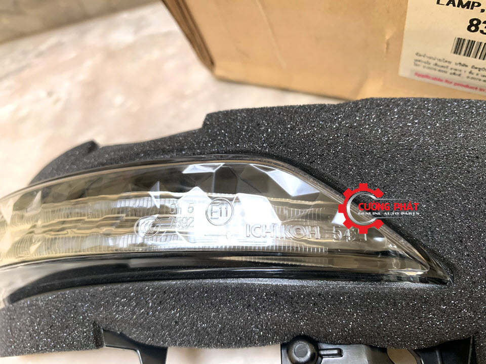 Den-xi-nhan-guong-Mitsubishi-Triton-Pajero-Sport-2019-8351A094(3) Cận cảnh đèn xi nhan gương Triton, Pajero Sport 2019 chính hãng