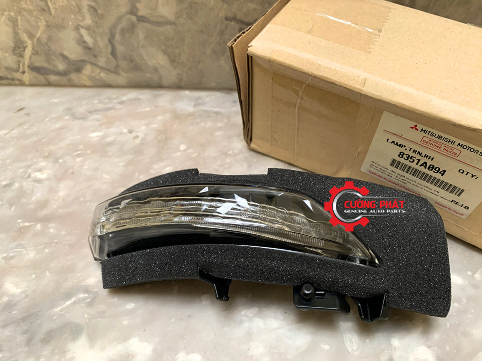 Den-xi-nhan-guong-Mitsubishi-Triton-Pajero-Sport-2019-8351A094(4) Hình ảnh đèn xi nhan gương Mitsubishi Triton, Pajero Sport 2019 chính hãng