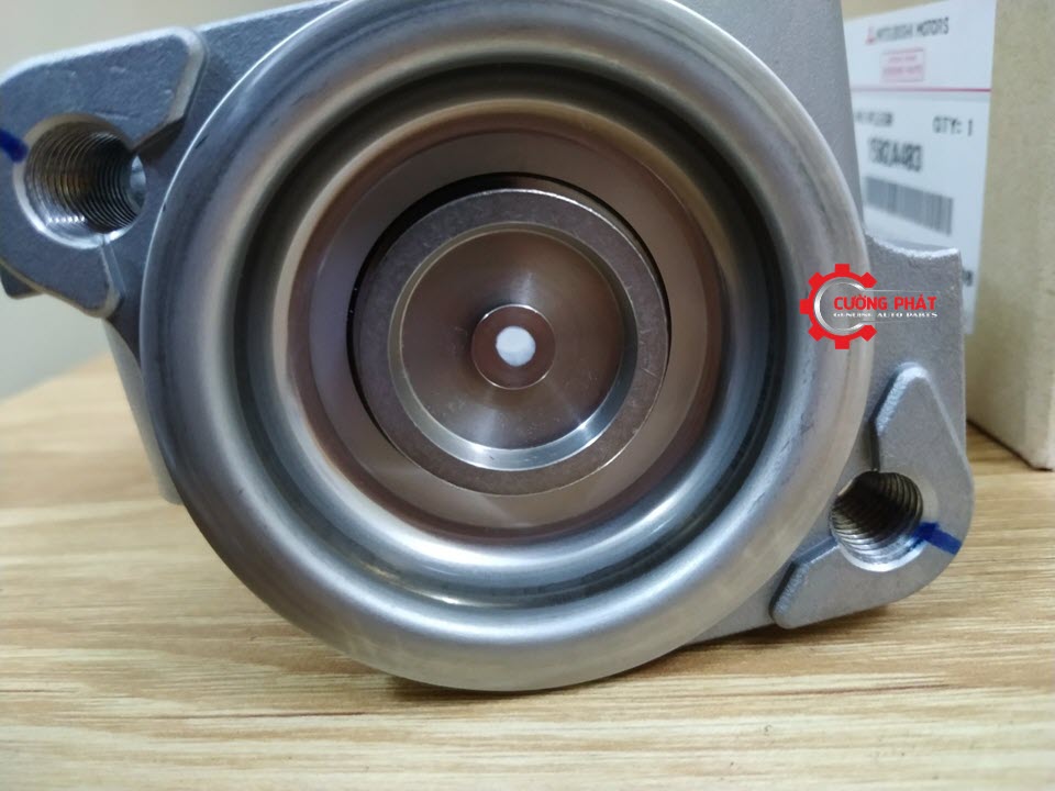 Cận cảnh van tuần hoàn khí thải Mitsubishi Triton, New Triton, Pajero Sport chính hãng