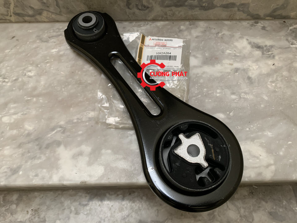 Cao-su-chan-may-Mitsubishi-Xpander-1092A264-chan-so-8 (3) Góc chụp cận cảnh cao su chân máy số 8 Xpander