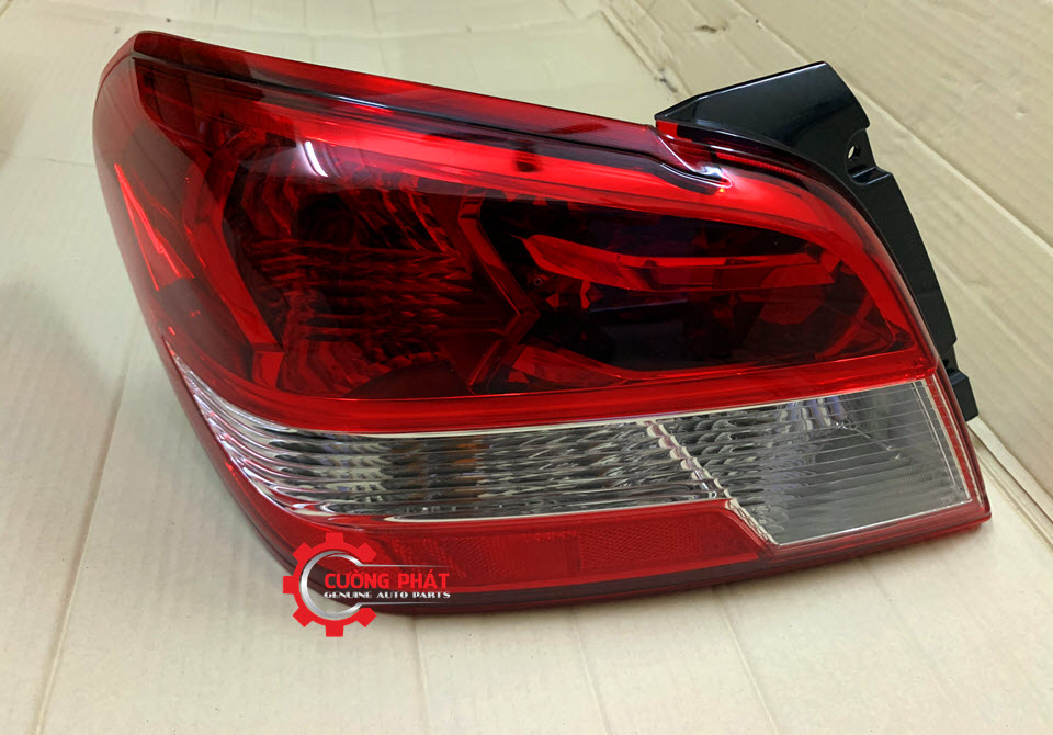 Den-hau-Mitsubishi-Attrage-2020-khong-led-8330B069-8330B070-den-lai-sau Hình ảnh đèn hậu không led Mitsubishi Attrage 2020 chính hãng