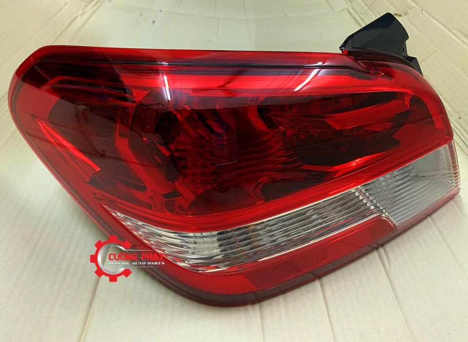 Den-hau-Mitsubishi-Attrage-2020-khong-led-8330B069-8330B070-den-lai-sau(1) Cận cảnh đèn hậu không led Attrage 2020 chính hãng