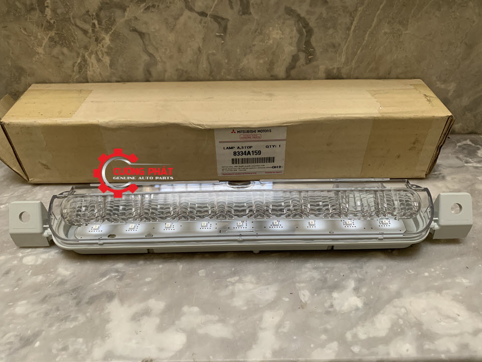 Den-phanh-cabin-sau-Mitsubishi-Triton-2016-8334A159-8334A158 Hình ảnh đèn phanh cabin sau Mitsubishi Triton 2016 chính hãng