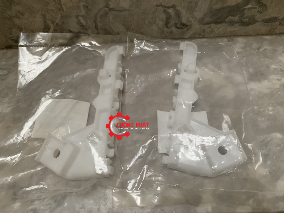 Gia-cai-can-truoc-Mitsubishi-Attrage-6400F221-6400F222(2) Cận cảnh giá cài cản trước Attrage chính hãng