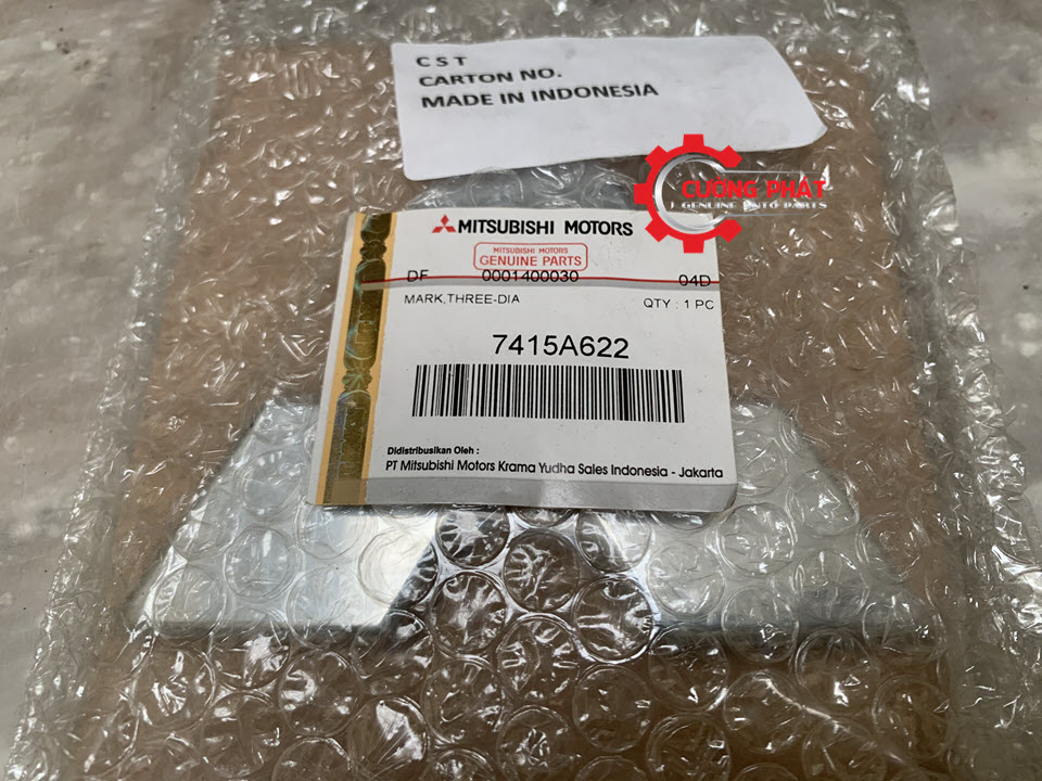 Logo-bieu-tuong-cop-sau-Mitsubishi-Xpander-7415A622 Cận cảnh logo biểu tượng cốp sau Xpander chính hãng
