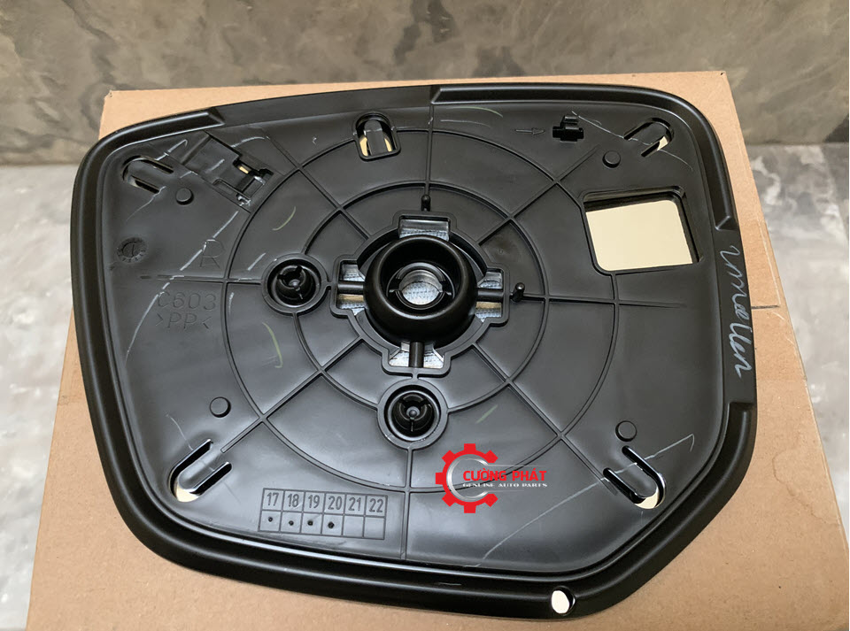 Mat-guong-Mitsubishi-Xpander-7632D397-7632D398(2) Mặt sau gương Xpander chính hãng