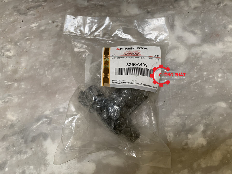 Mo-to-bom-nuoc-rua-kinh-Mitsubishi-Xpander-8260A409(1) Hình ảnh mô tơ bơm nước rửa kính Mitsubishi Xpander chính hãng