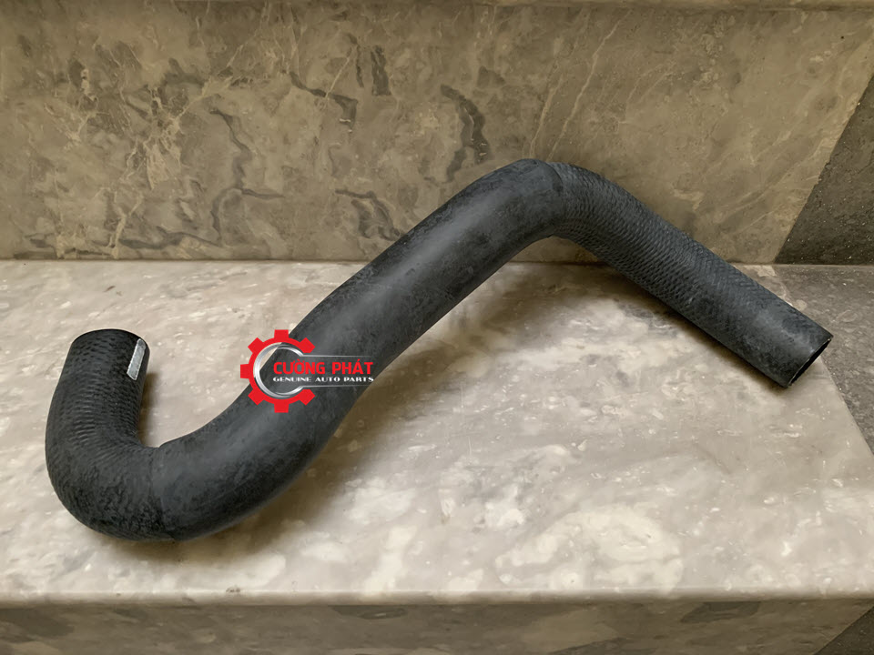 Ong-nuoc-duoi-Mitsubishi-Triton-Pajero-Sport-4D56-MN135045(1) Hình ảnh ống nước dưới Mitsubishi Triton, New Triton, Pajero Sport máy dầu 4D56 chính hãng