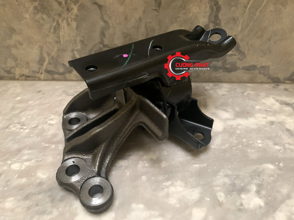 Cao-su-chan-hop-so-Mitsubishi-Attrage-Mirage-AT-chan-lech-2910A318-2910A106(1) Cận cảnh cao su chân hộp số tự động Attrage, Mirage (AT) chính hãng