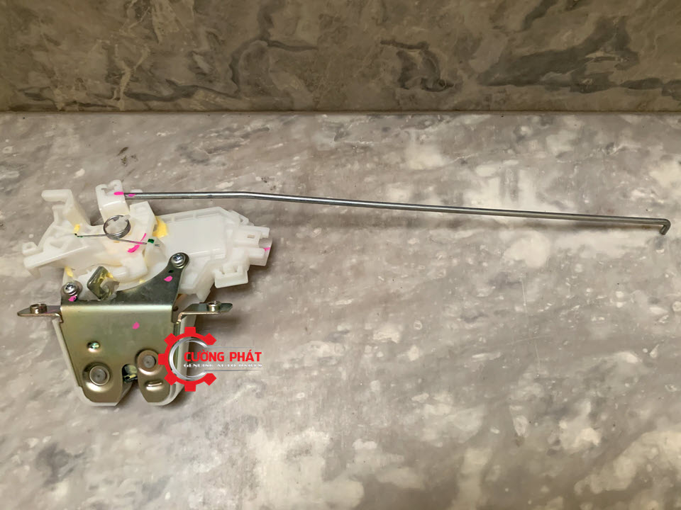 O-khoa-ngam-cop-Mitsubishi-Attrage-5927A041 (2) Hình ảnh ổ khóa ngậm cốp Mitsubishi Attrage chính hãng
