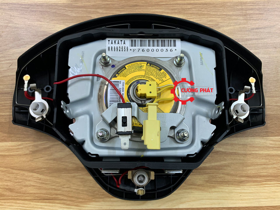 Tui-khi-chinh-Mitsubishi-Triton-2009-2014-Zinger-MR992559-tui-khi-vo-lang(2) Mặt sau túi khí chính Mitsubishi Triton 2009-2014, Zinger chính hãng