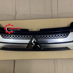 Hình ảnh mặt ca lăng Mitsubishi Outlander 2020 chính hãng
