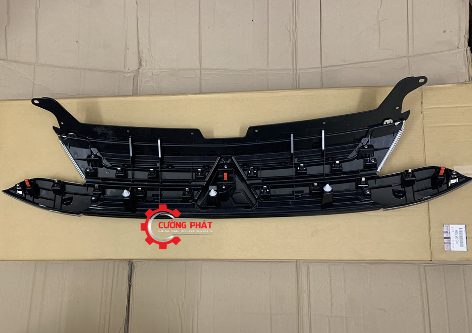 Mat-ca-lang-Mitsubishi-Outlander-2020-ga-lang-7450B289 (3) Mặt sau ga lăng Mitsubishi Outlander 2020 chính hãng