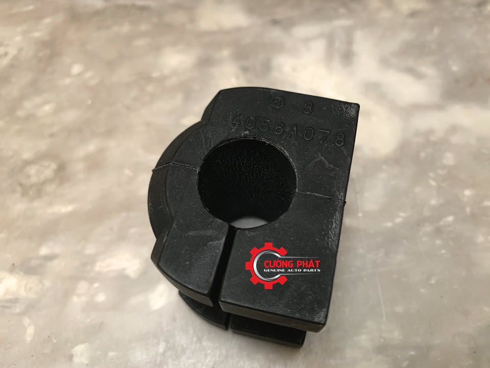 Cận cảnh cao su cần bằng trước Xpander chính hãng