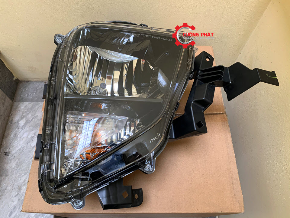 Den-pha-Mitsubishi-2018-2019-khong-LED-8301D121-8301D122(1)