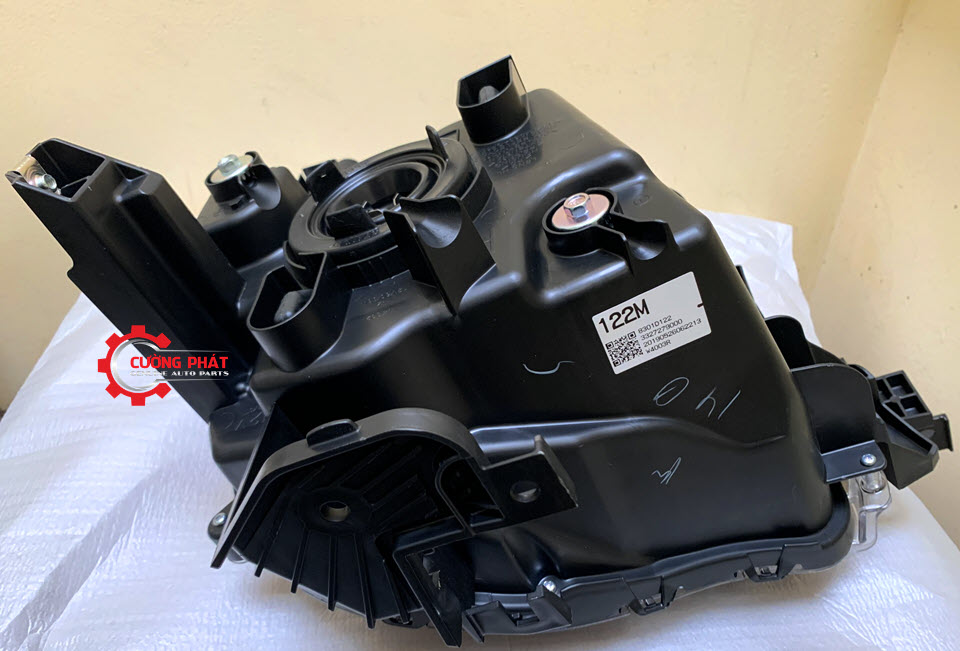 Den-pha-Mitsubishi-2018-2019-khong-LED-8301D121-8301D122(5) Chi tiết mặt sau đèn pha Xpander 2018, 2019 chính hãng, bản halogen không LED