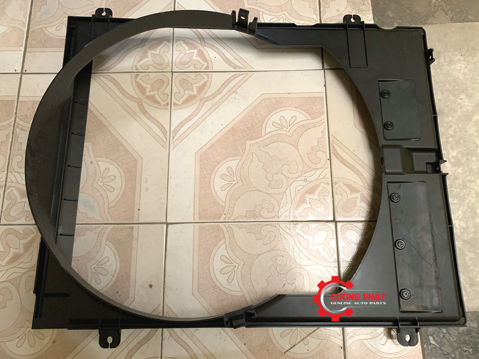 Long-quat-ket-nuoc-Mitsubishi-Triton-2010-1360A101 (3) Chi tiết lồng quạt két nước Triton chính hãng