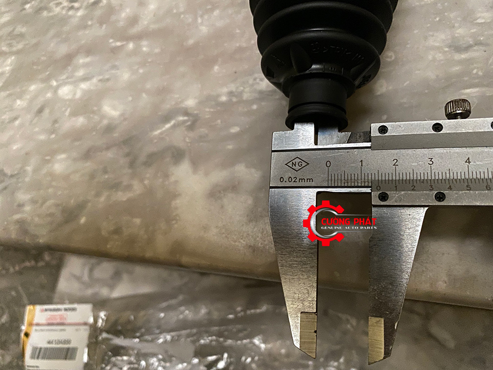 Cao-su-chup-bui-thuoc-lai-Mitsubishi-Xpander-4410A959 (3) Đường kính lỗ trên của caosu chụp bụi thước lái Xpander