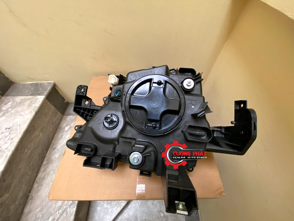 Den-pha-Mitsubishi-Xpander-2020-co-LED-8301D491-8301D492 (5) Mặt sau đèn pha LED Xpander chính hãng