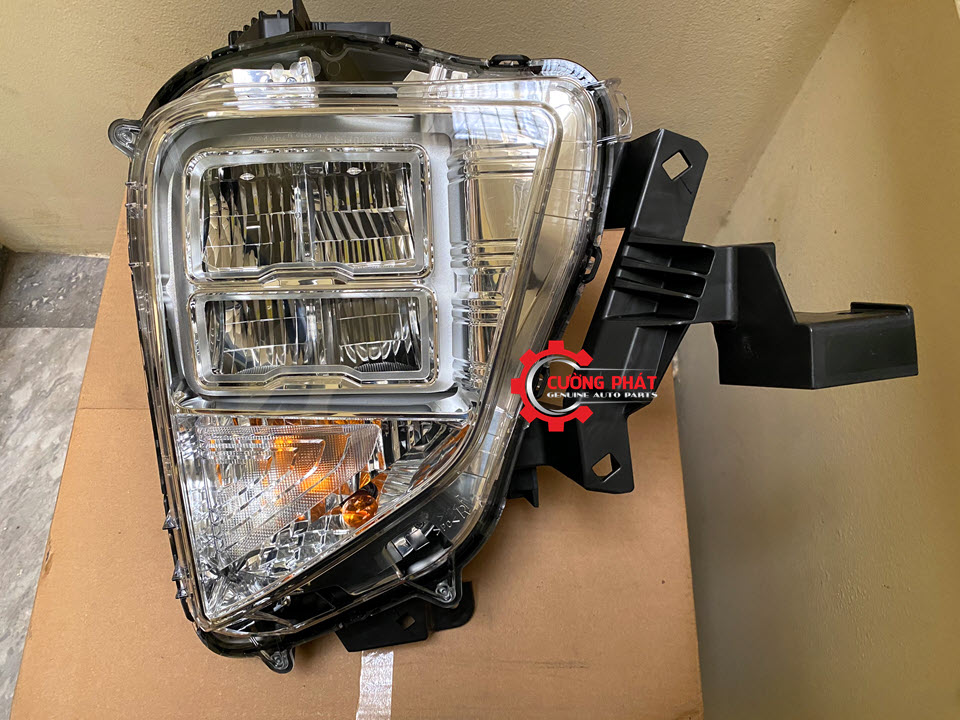 Den-pha-Mitsubishi-Xpander-2020-co-LED-8301D491-8301D492 (6) Góc chụp cận cảnh đèn pha LED Xpander chính hãng sắc nét