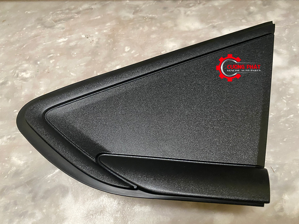 Op-tam-giac-tai-xe-Mitsubishi-Xpander-7405A735-7405A736 (1) Hình ảnh ốp tam giác tai xe Mitsubishi Xpander chính hãng