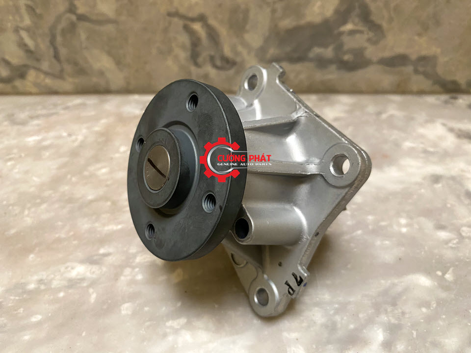 Bom-nuoc-dong-co-Mitsubishi-Attrage-Mirage-1300A107 (2) Hình ảnh bơm nước động cơ Mitsubishi Attrage, Mirage chính hãng