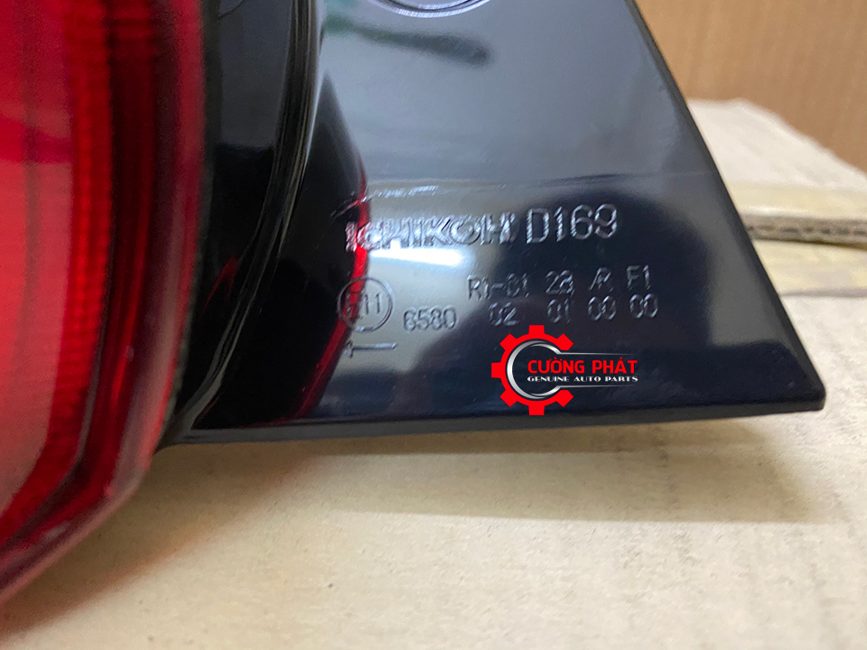 Den-hau-led-Mitsubishi-Mirage-2019-8330B019-8330B020 (2) Chữ dập nổi trên đèn hậu led Mirage