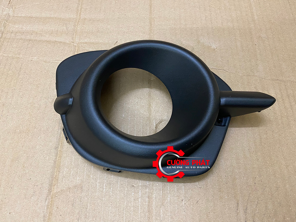 Op-den-gam-Mitsubishi-Pajero-Sport-2010-2014-8321A597-8321A598 (1) Hình ảnh ốp đèn gầm Mitsubishi Pajero Sport chính hãng