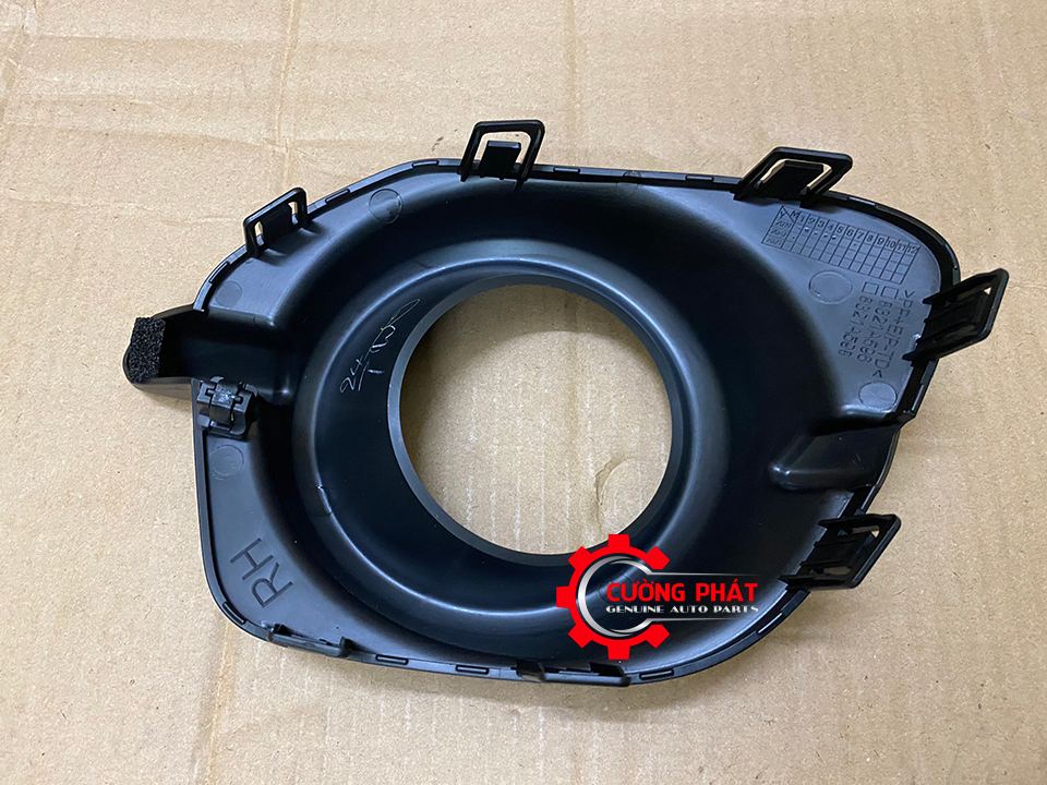 Op-den-gam-Mitsubishi-Pajero-Sport-2010-2014-8321A597-8321A598 (2) Mặt trong của ốp đèn gầm Pajero Sport