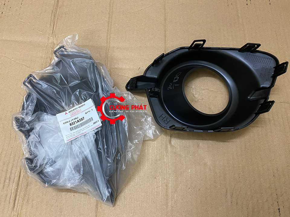 Op-den-gam-Mitsubishi-Pajero-Sport-2010-2014-8321A597-8321A598 (3) Mã phụ tùng ốp đèn gầm Pajero Sport